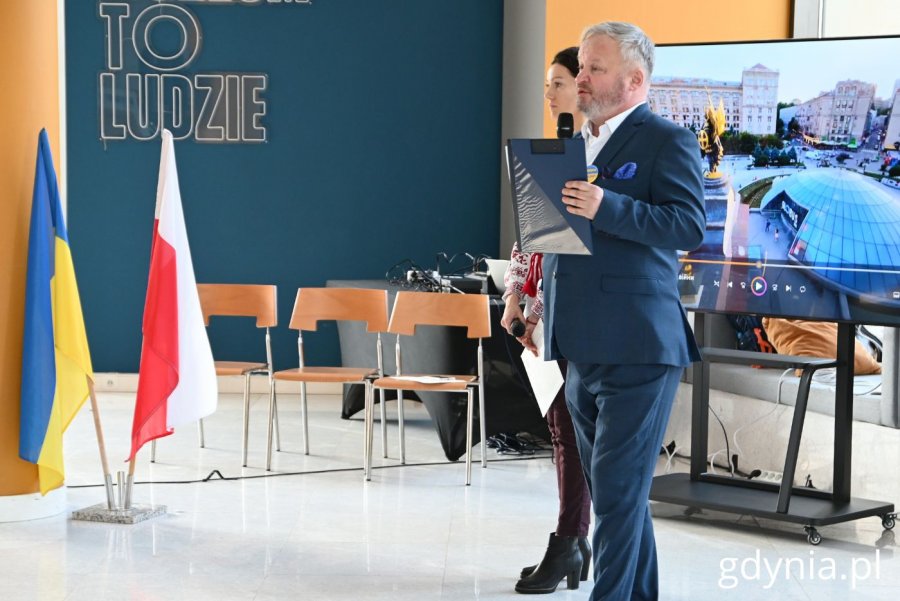 Na zdjęciu: Wojciech Jankowski, dyrektor Sobotniej Szkoły Ukraińskiej i Gdyńskiego Ośrodka Doskonalenia Nauczycieli, Iryna Grynishak, koordynatorka Spilno Gdynia (fot. Magdalena Starnawska)