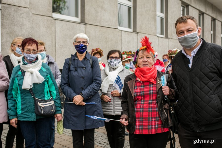 Wielobarwny Pomorski Przemarsz Seniorów ulicami Gdyni. Przewodnicząca Rady Miasta Gdyni Joanna Zielińska. Fot. Karol Stańczak