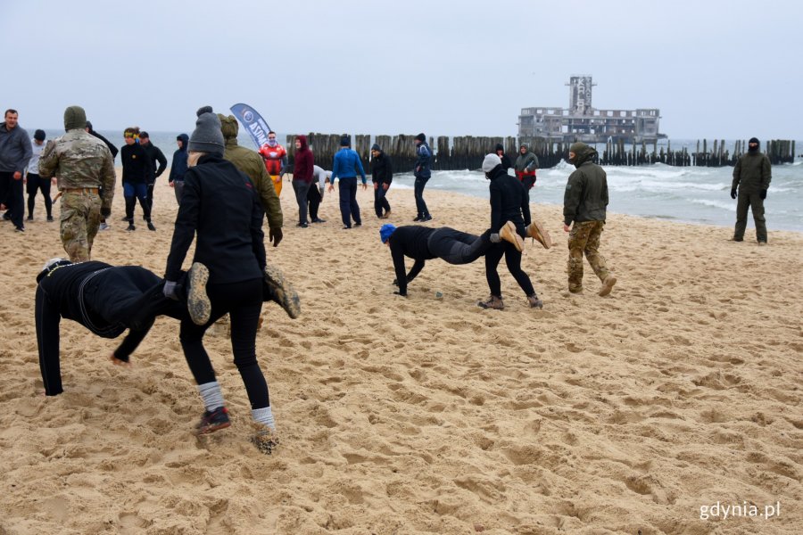 Odważny trening na plaży w Babich Dołach // fot. Paweł Kukla