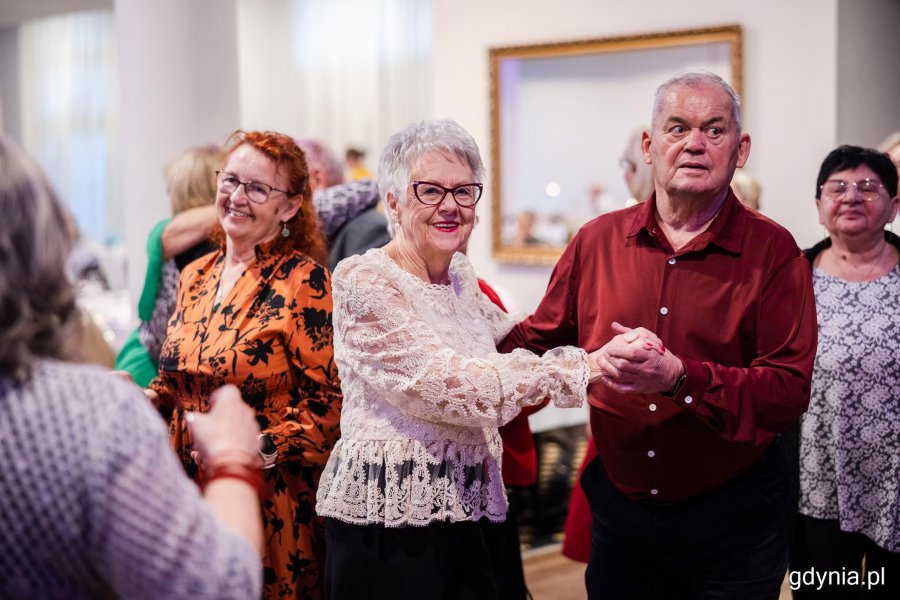 Tańczący seniorzy