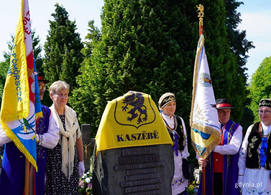 Kameralna uroczystość przy mogile Antoniego Abrahama 