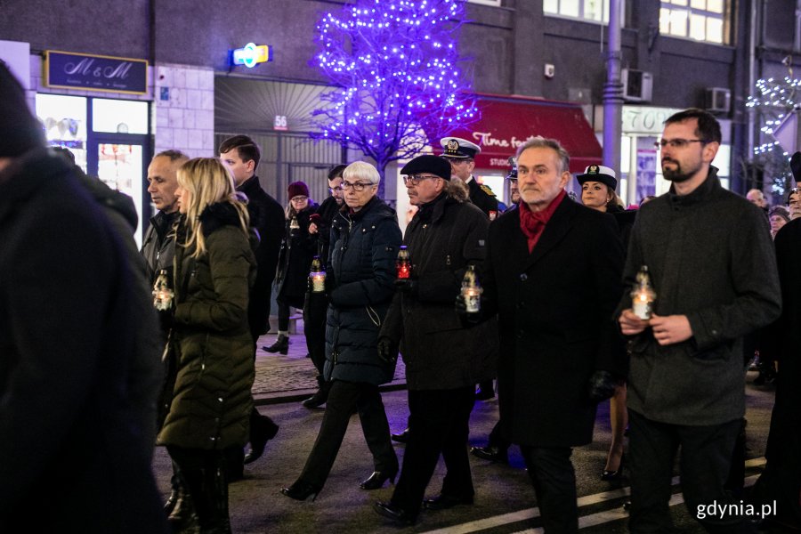 W wieczornych uroczystościach uczestniczyli: prezydent Gdyni Wojciech Szczurek, przewodnicząca Rady Miasta Gdyni Joanna Zielińska i radny miasta Lechosław Dzierżak // fot. Karol Stańczak