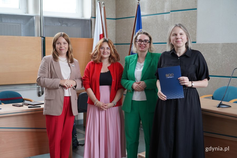 Na zdjęciu od lewej: wiceprezydentka Gdyni Oktawia Gorzeńska (przewodnicząca rady w I kadencji), koordynatorka ds. Praw Człowieka Marta Otrębska i Agnieszka Tokarska &ndash; wiceprzewodnicząca rady w I kadencji oraz przewodnicząca Gdyńskiej Rady Kobiet II kadencji Ana Matusevič (fot. Karolina Szypelt)