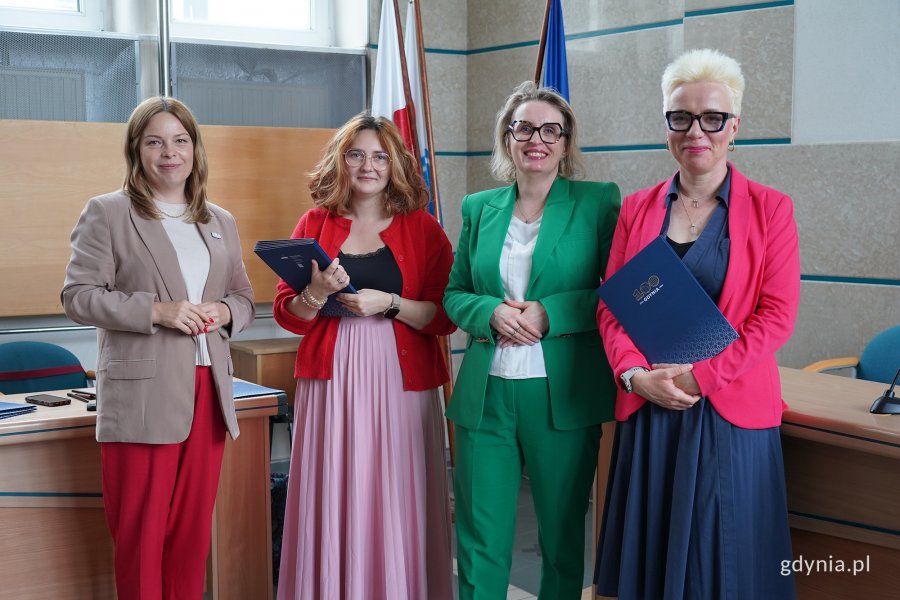 Na zdjęciu od lewej: wiceprezydentka Gdyni Oktawia Gorzeńska (przewodnicząca rady w I kadencji), koordynatorka ds. Praw Człowieka Marta Otrębska i Agnieszka Tokarska &ndash; wiceprzewodnicząca rady w I kadencji oraz członkini Gdyńskiej Rady Kobiet II kadencji Martyna Skura (fot. Karolina Szypelt)