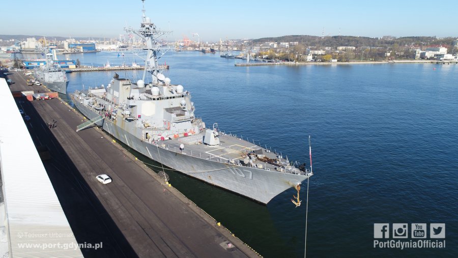 Na pierwszym planie amerykański niszczyciel USS Gravely, za nim - turecka fregata TCG Gokova // fot. Tadeusz Urbaniak www.portgdynia.pl