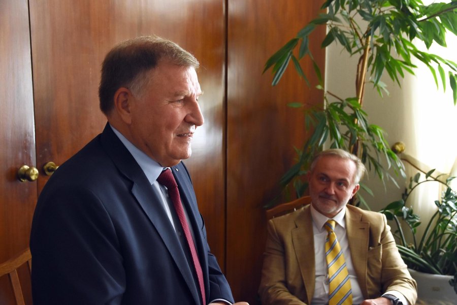 Podziękowanie dla przechodzącego na emeryturę Henryka Tomaszewskiego, fot. Michał Kowalski
