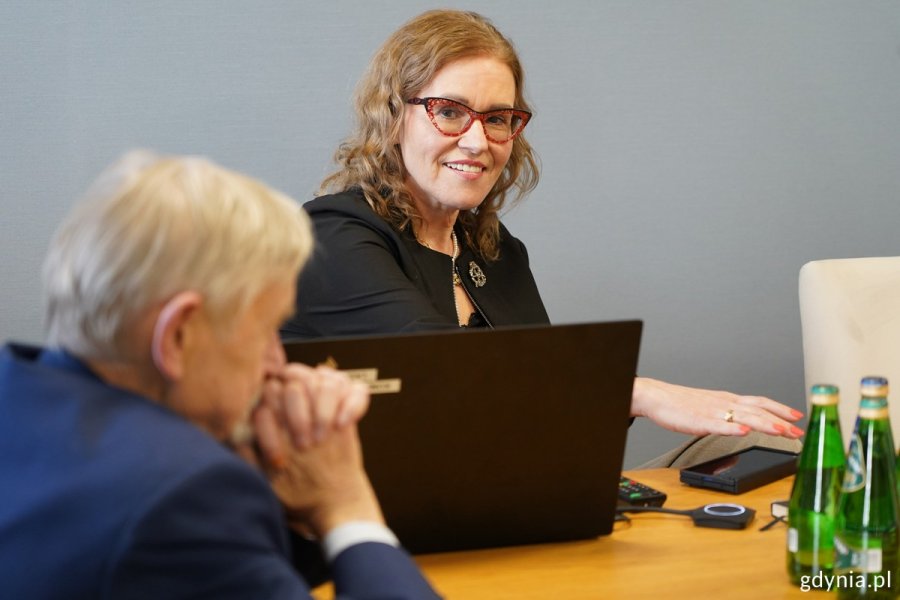 Na zdjęciu: Ewa Kruchelska, wiceprzewodnicząca Rady Nadzorczej Stoczni CRIST SA i Krzysztof Kulczycki, jeden z założycieli stoczni CRIST SA i przewodniczący Rady Nadzorczej