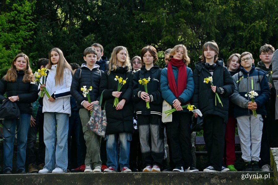Uczniowie gdyńskich szkół uczestniczyli w uroczystościach z okazji 81. rocznicy wybuchu powstania w getcie warszawskim