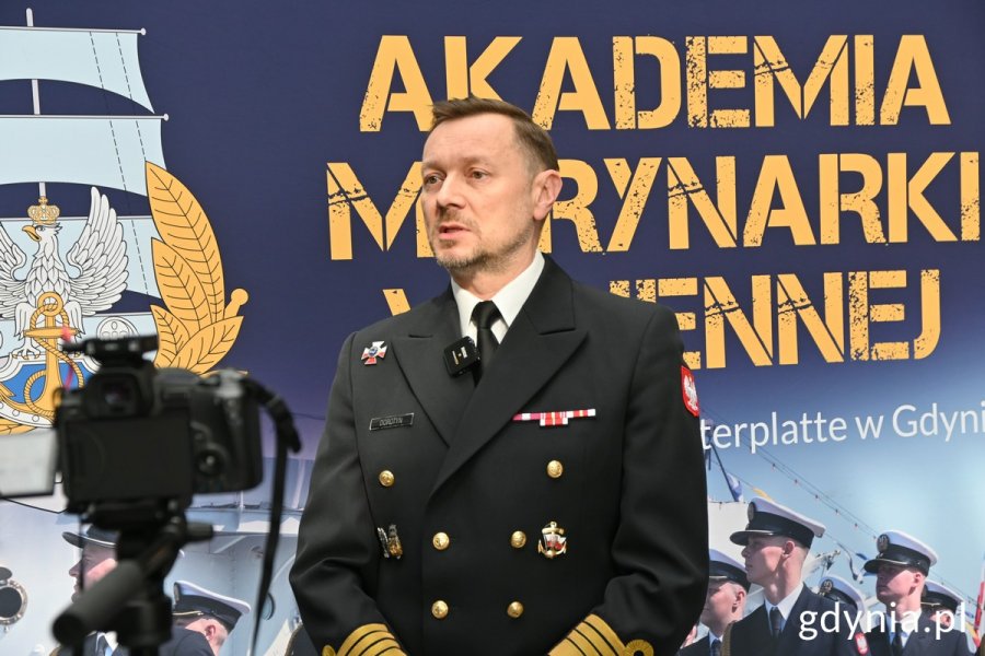 Na zdj. komandor Sławomir Dorotyn, prorektor ds. wojskowych AMW w Gdyni