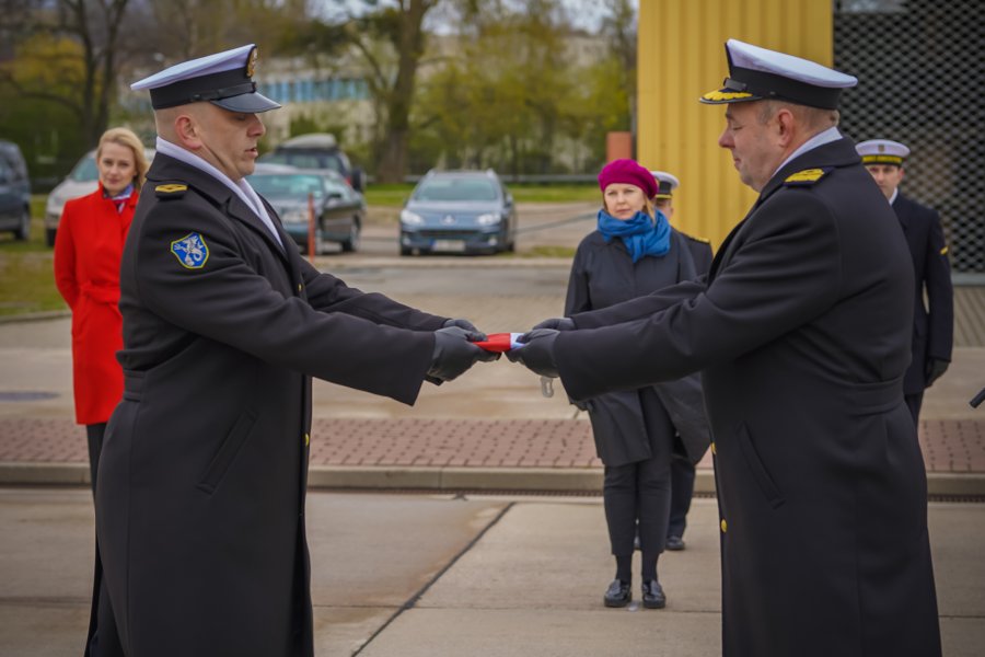 Uroczystość podniesienia bandery jednostek pomocniczych Marynarki Wojennej na holowniku H-1 „Gniewko” // fot.  st. chor. sztab. mar. Piotr Leoniak