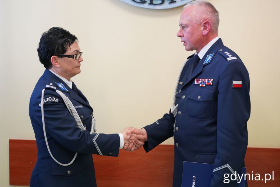 Na zdjęciu: Komendant Miejski Policji w Gdyni mł. insp. Beata Nienadowska oraz Komendant Wojewódzki Policji w Gdańsku insp. Bogusław Ziemba (fot. Magdalena Starnawska) 