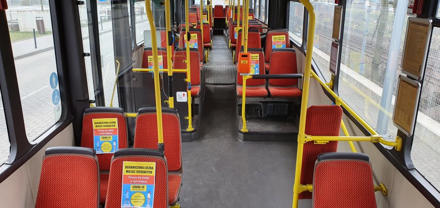 Wnętrze zabytkowego autobusu dostosowane do obowiązujących wymogów, fot. mat. prasowe