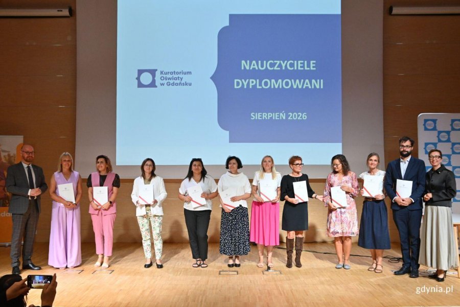 Nauczycielki i nauczyciele dyplomowani (fot. Magdalena Starnawska)