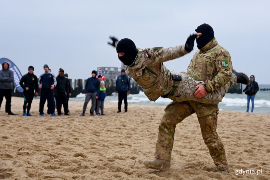 Odważny trening na plaży w Babich Dołach // fot. Paweł Kukla