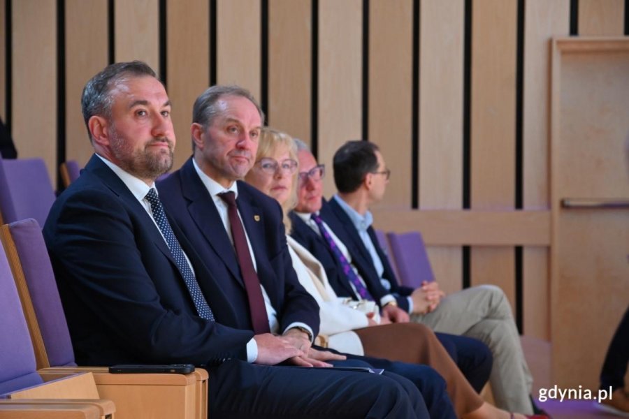 Forum Przedsiębiorstw w Gdyni. Na zdjęciu widoczni Tomasz Augustyniak, wiceprezydent Gdyni oraz Mieczysław Struk, marszałek wojew&oacute;dztwa pomorskiego. (fot. Łukasz Kamasz)