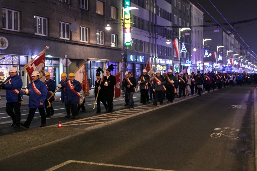 Wieczorne uroczystości z okazji 48. rocznicy Grudnia '70 // fot. Karol Stańczak