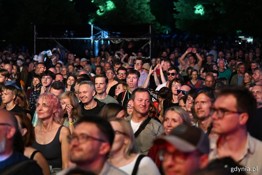 Publiczność podczas jednego z koncertów w ramach Globaltiki w parku Kolibki 