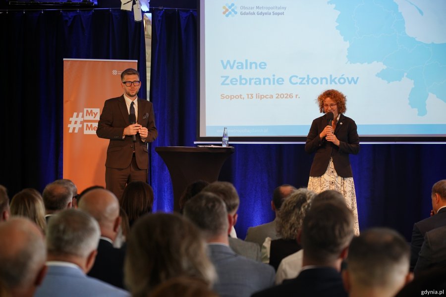 Na scenie Magdalena Czarzyńska-Jachim, prezydentka Sopotu i przewodnicząca Rady OMGGS oraz Michał Glaser, prezes OMGGS