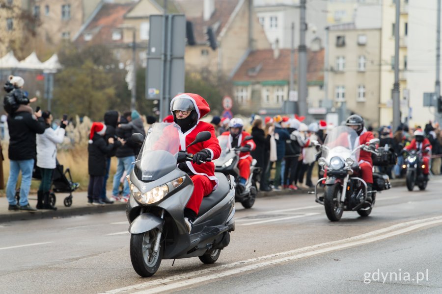 Przejazd przez Gdynię w ramach 23. edycji akcji &bdquo;Mikołaje na motocyklach&rdquo; (fot. Paweł Budziński)