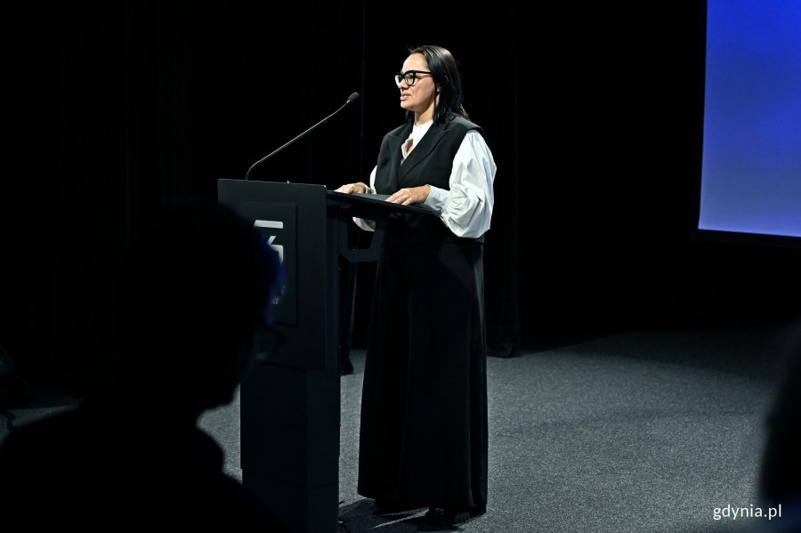 Katarzyna Korzeniewska &ndash; dyrektorka Gdyńskiego Centrum Kultury otwierająca forum Horizons of Peace w Konsulacie Kultury