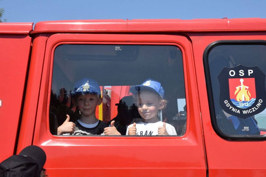 piknik z Ochotniczą Strażą Pożarną Wiczlino i sąsiedzką wymianą w tle na Chwarznie-Wiczlinie. /M.Urbaniak