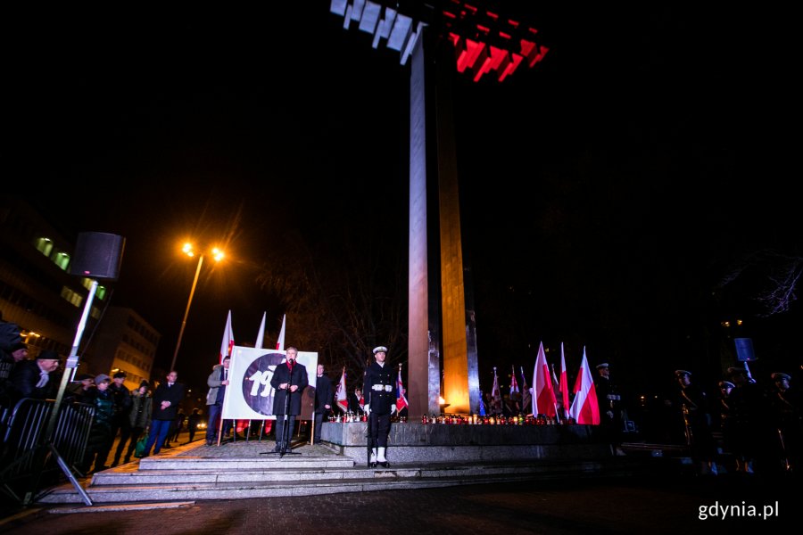 Wieczorne uroczystości upamiętniające ofiary Grudnia '70 // fot. Karol Stańczak 