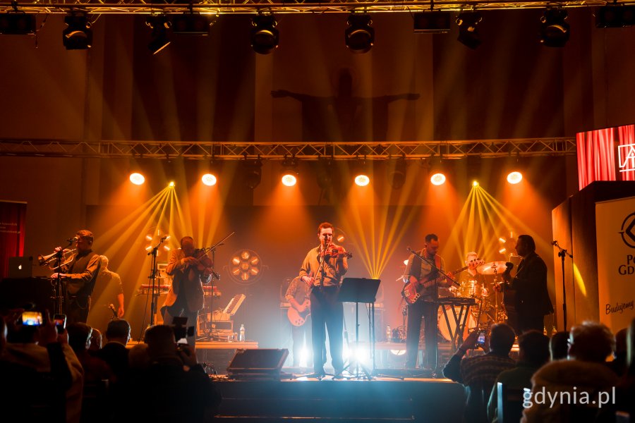 Koncert zespołu Zakopower. Gala finałowa X edycji Przeglądu Teatrów Amatorskich „Kurtyna” w gdyńskim Małym Kacku (fot. Paweł Budziński)