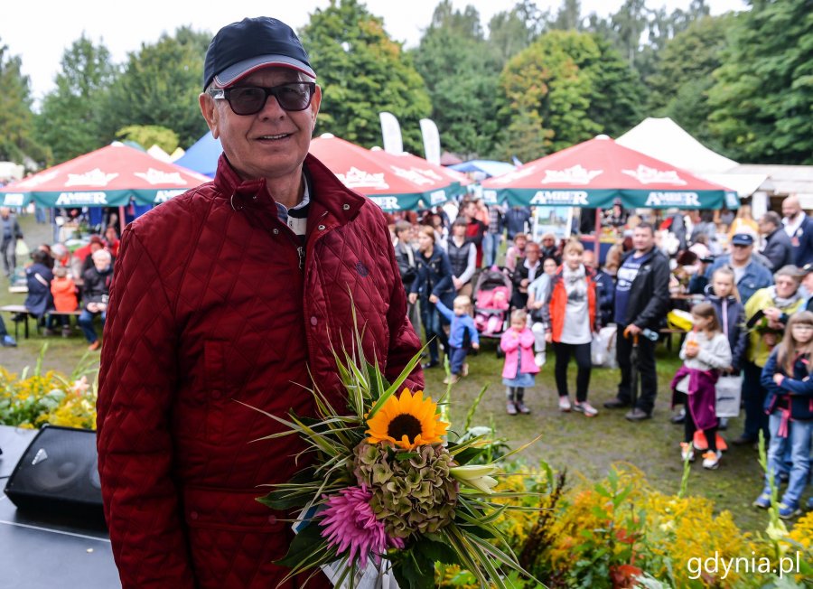 Laureaci konkursu "Gdynia w Kwiatach" odebrali z rąk przewodniczącej Rady Miasta Joanny Zielińskiej nagrody i wyróżnienia // fot. Przemysła Świderski