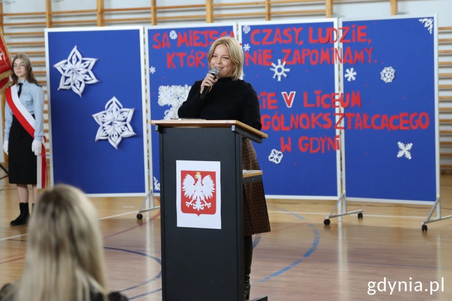 Wiceprezydentka Oktawia Gorzeńska przy mikrofonie