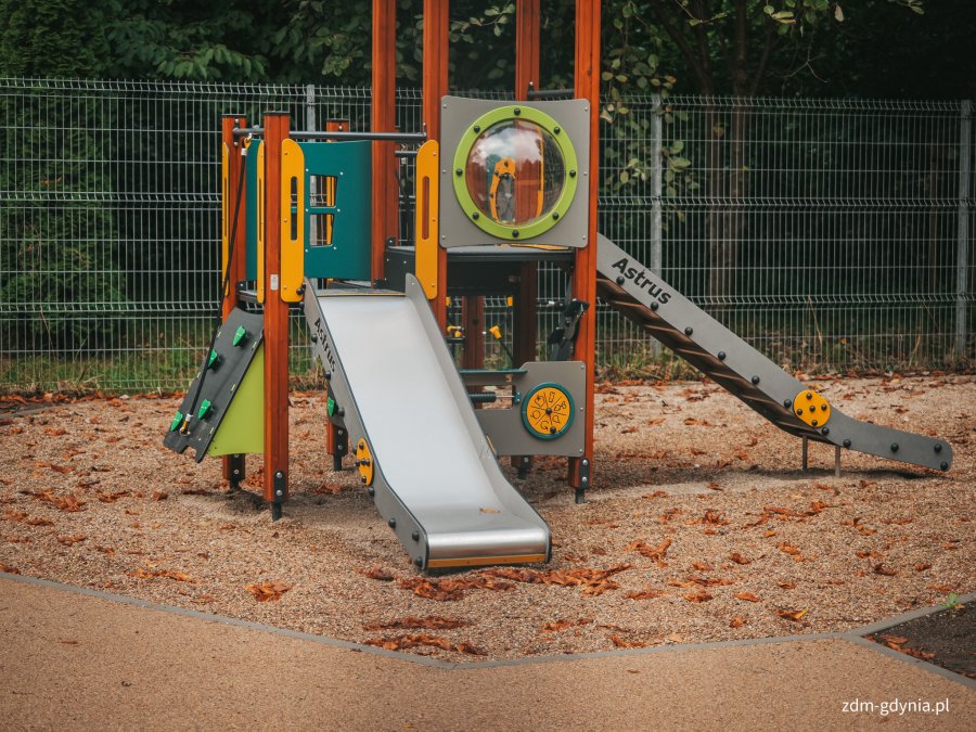 Zmodernizowany plac zabaw przy SP 44 w Gdyni