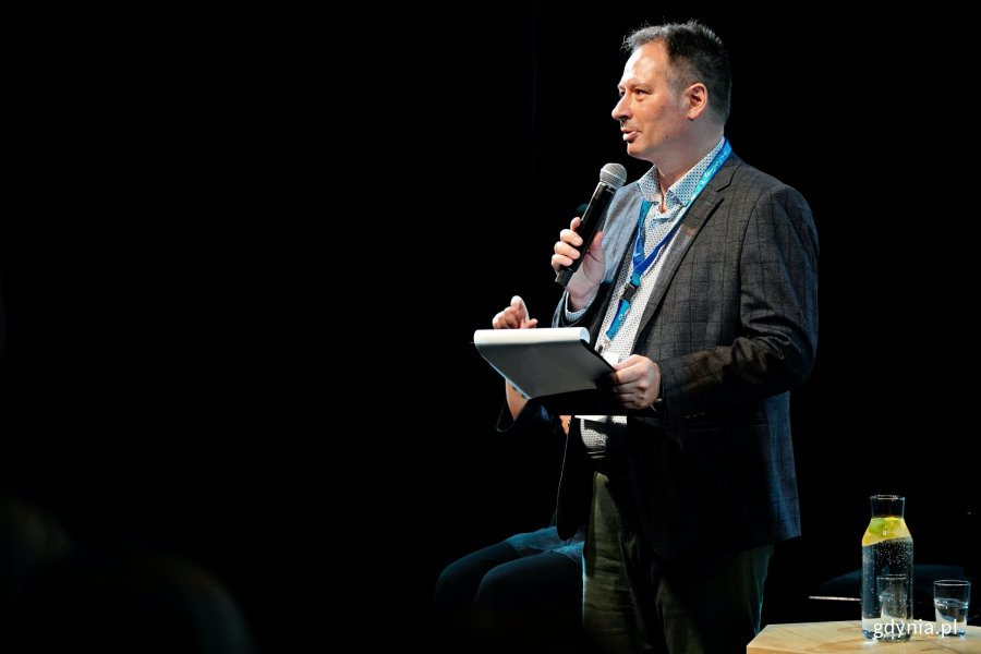 Prof. Jakub Morawiec prowadzący galę otwarcia festiwalu Nordic Talking