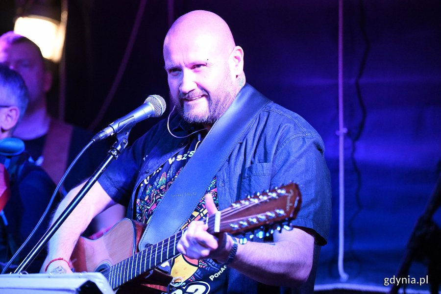 Na scenie Contrastu zagrał zesp&oacute;ł Trzy Majtki 