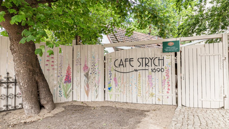 Wejście do kawiarni od ul. Żeromskiego (fot. Cafe Strych / Facebook)