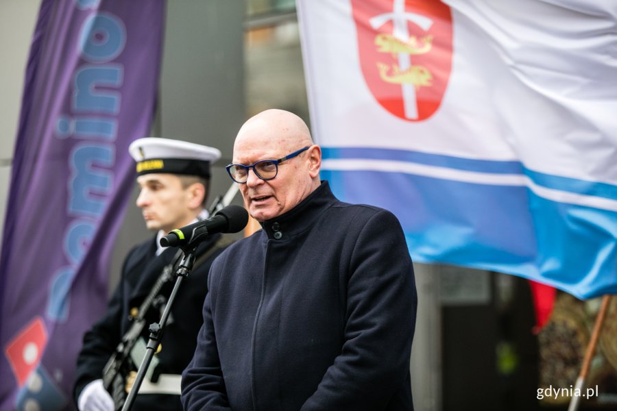 Podczas uroczystości głos zabrał Wojciech Kodłubański, prezes Towarzystwa Miłośników Gdyni // fot. Karol Stańczak