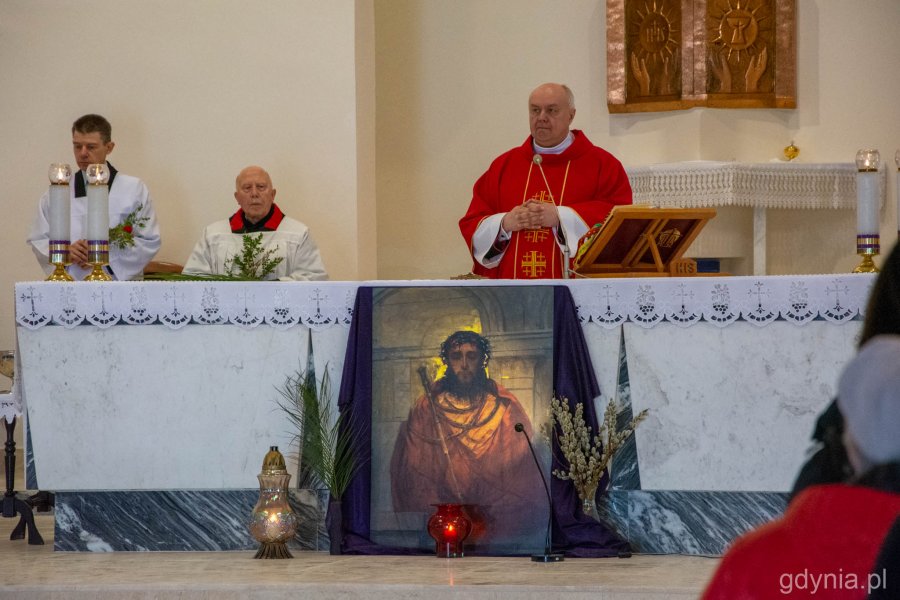 Msza święta w parafii Niepokalanego Serca Maryi na Karwinach// fot. Paweł Kukla