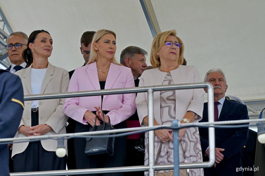 W uroczystości przekazania obowiązk&oacute;w dow&oacute;dcy COM - DKM wzięły udział m.in. wojewoda pomorska Beata Rutkiewicz i radna Gdyni Anna Salomon