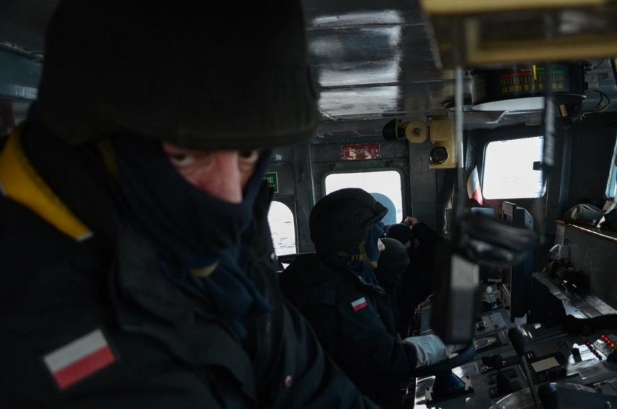 Transport pod parasolem - działania Okrętowej Grupy Zadaniowej // fot. kmdr ppor. Radosław Pioch