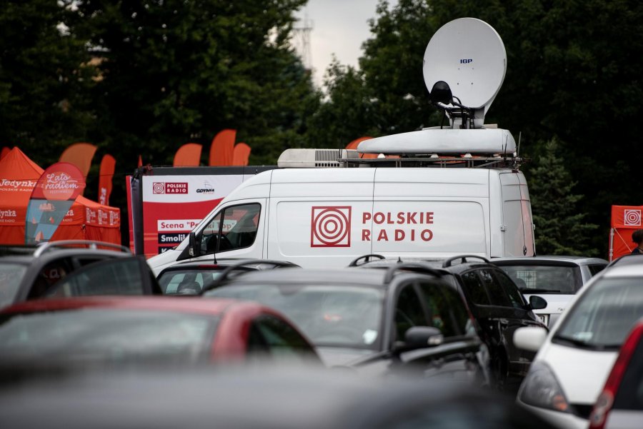 Plenerowe studia Polskiego Radia nadają z Gdyni przed „Lato z Radiem Festiwal”, fot. Dawid Linkowski