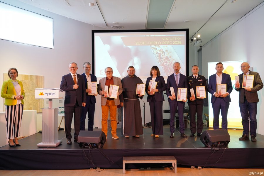 Na scenie wszyscy uhonorowani statuetkami &bdquo;Złote Ciepło OPEC 2026&rdquo;
