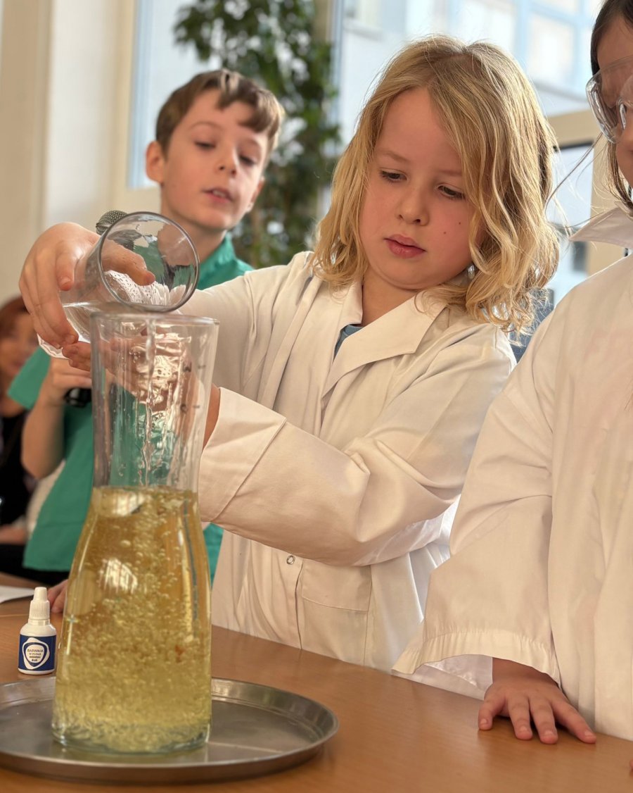 Szkolny Festiwal Nauki w Gdyni! Na zdjęciu prezentacje w SP 21 (fot. SP 21)    