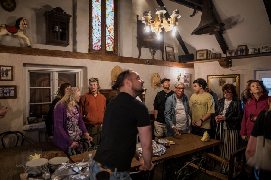 Gdynia Open House. Spacer z Arkadiuszem Brzęczkiem w Cafe Strych. (fot. Paweł J&oacute;źwiak)