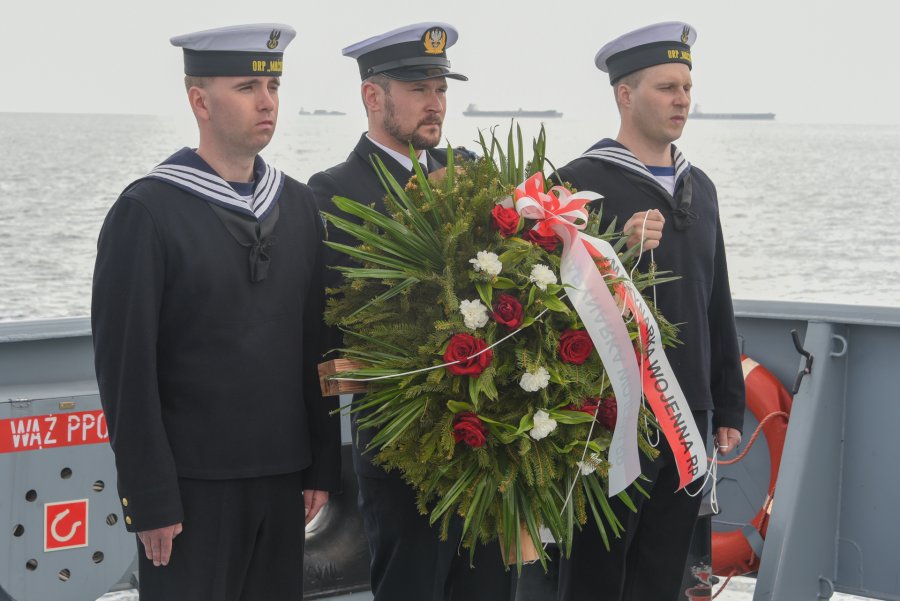 Marynarze 3. Flotylli Okrętów oddali hołd poległym/fot. kmdr ppor. Radosław Pioch