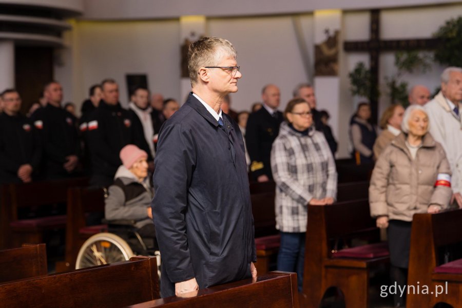 Wiceprezydent Rafał Geremek podczas mszy świętej w intencji pomordowanych w Kościele pw. Matki Boskiej Nieustającej Pomocy i św. Piotra Rybaka 
