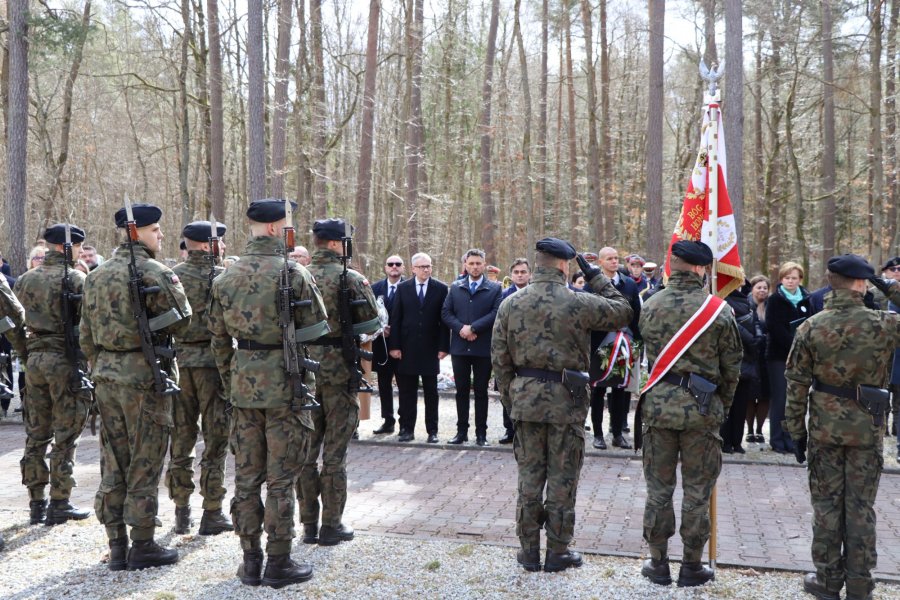 Asysta wojskowa podczas uroczystości (fot. materiały prasowe IPN w Gdańsku)