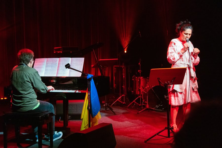 Na scenie Laura Marti i Natalia Lebedeva//fot. Marcin Wojtkiewicz