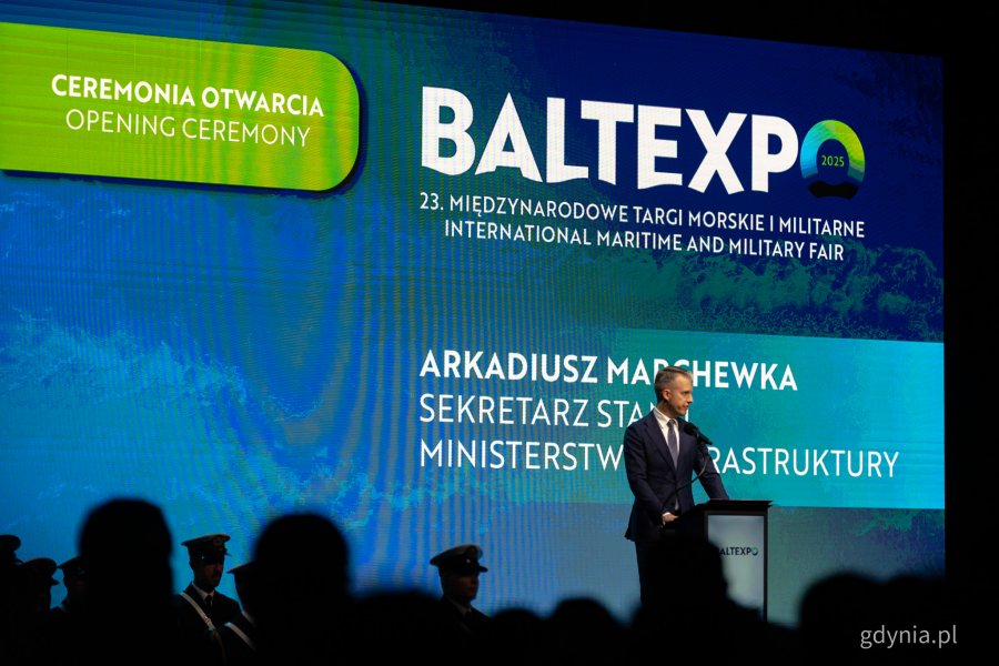 Wystąpienie Arkadiusza Marchewki. Pierwszy dzień 23. Międzynarodowych Targów Morskich i Militarnych BaltExpo w AmberExpo (fot. Kamil Złoch)
