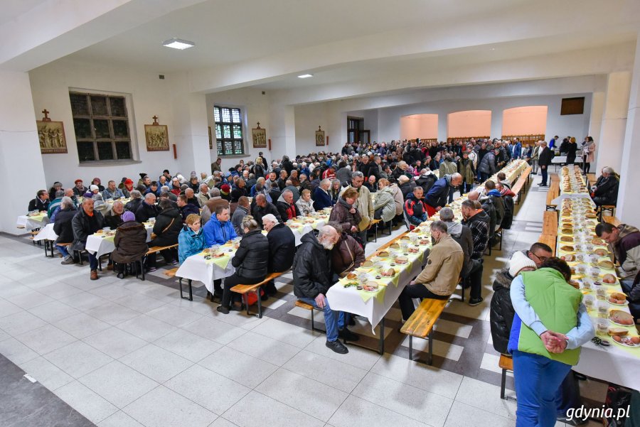 Gdyńskie śniadanie wielkanocne dla samotnych i potrzebujących, fot. Dawid Linkowski