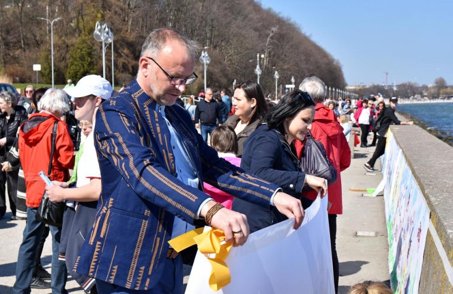 "Mały procent - wielka sprawa" - pod takim hasłem promują się gdyńskie organizacje pożytku publicznego na Bulwarze Nadmorskim, fot. Kamil Złoch