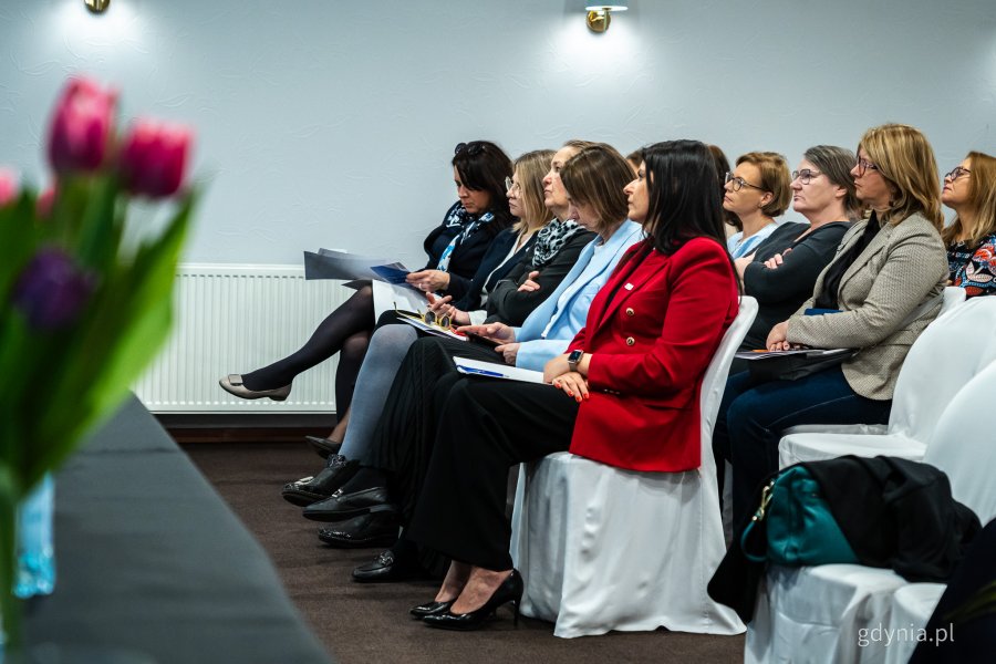 Na zdjęciu m.in. wiceprzewodnicząca Rady Miasta Gdyni Mariola Śrubarczyk-Cichowska i radna Larysa Kramin. Konferencja &bdquo;Zdrowie i dobrostan dojrzałego zespołu&rdquo; w Hotelu Kuracyjnym w Orłowie (fot. Kamil Złoch)