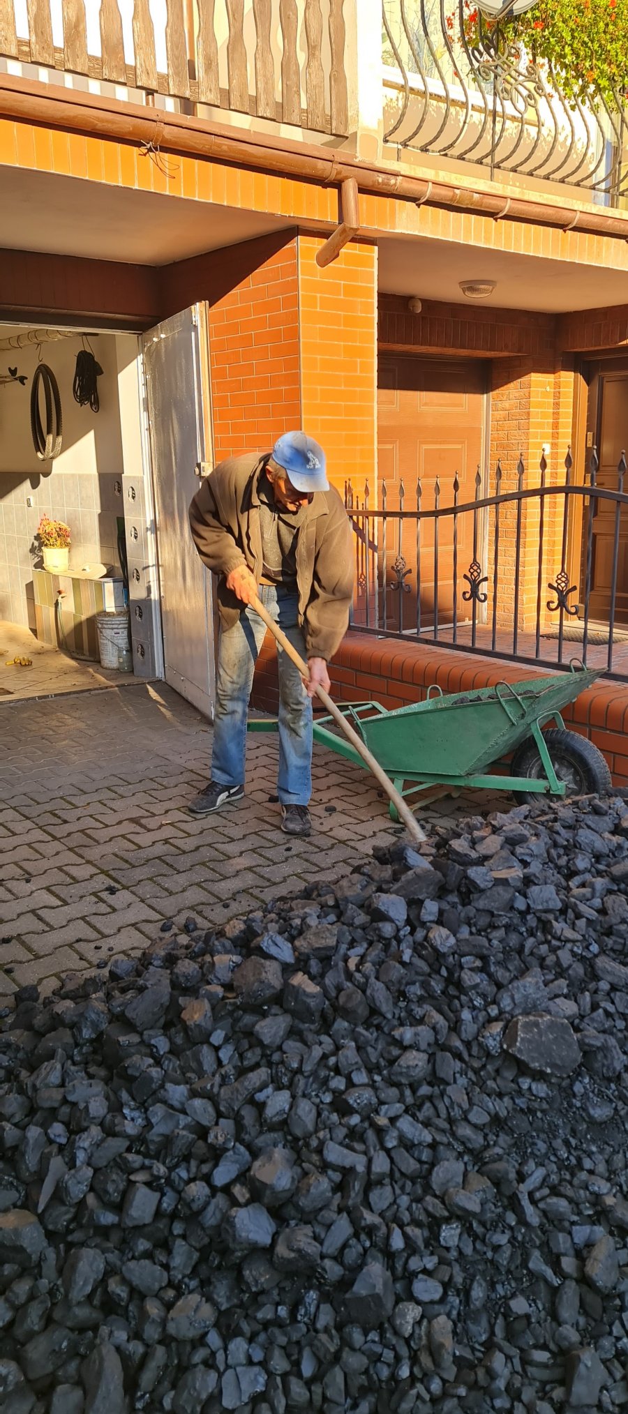 Janusz Brudak z Gdyni z węglem, fot. Z. Gołąb